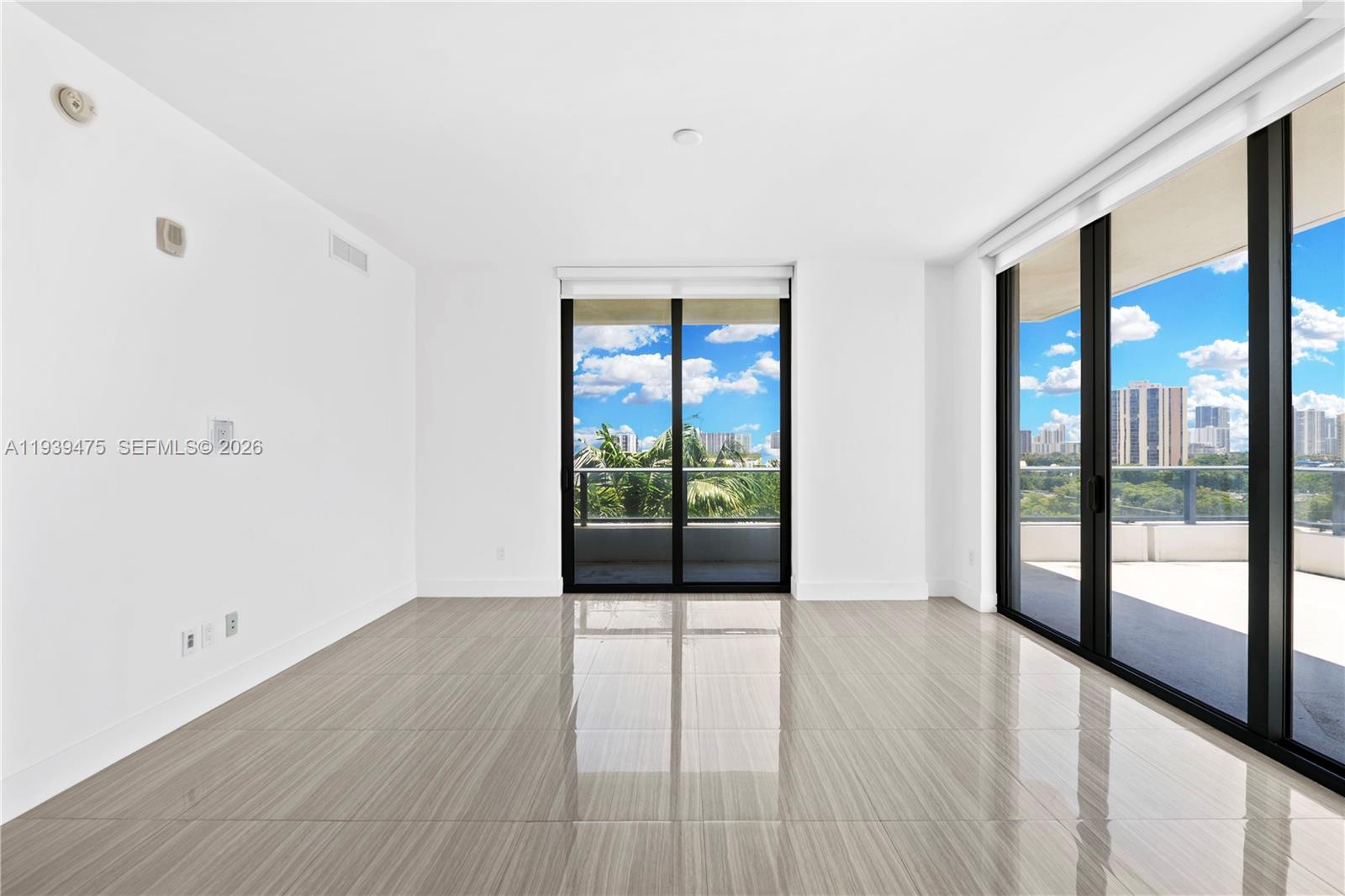 2960 NE 207th St #817, Aventura FL 33180