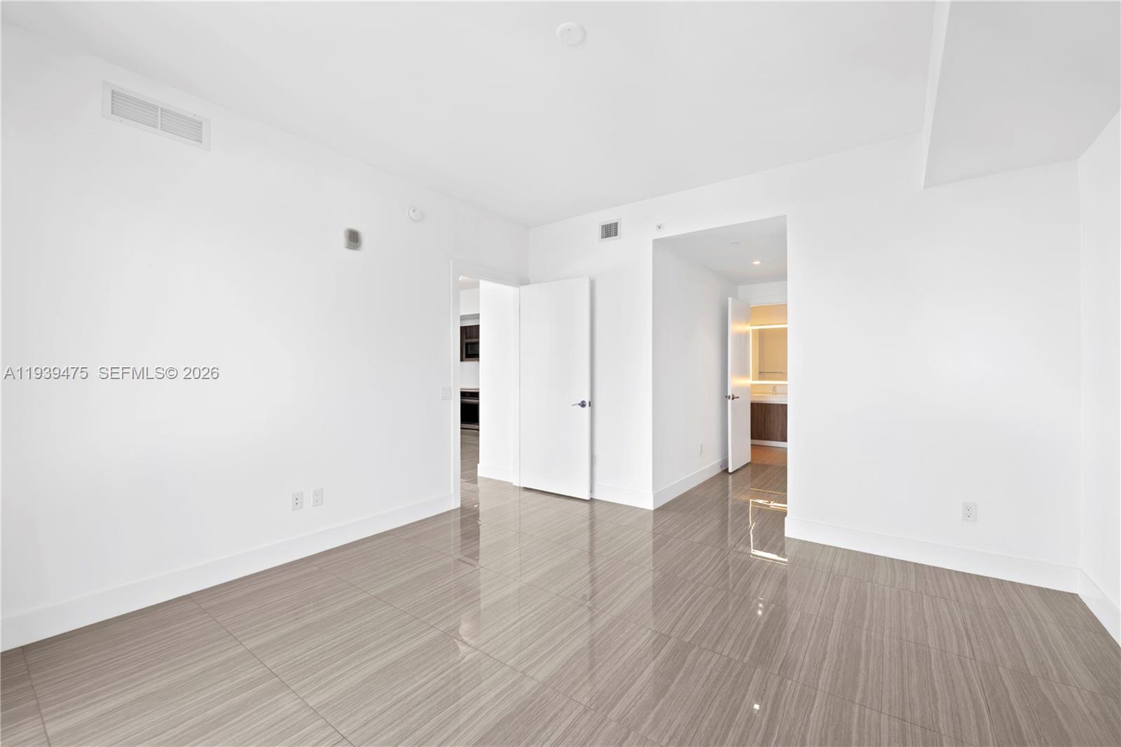 2960 NE 207th St #817, Aventura FL 33180