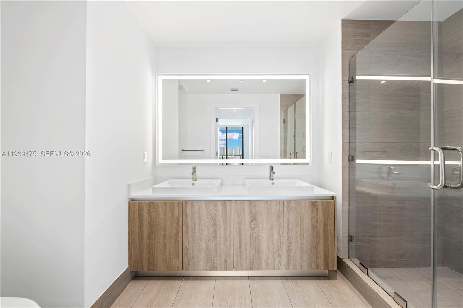 2960 NE 207th St #817, Aventura FL 33180