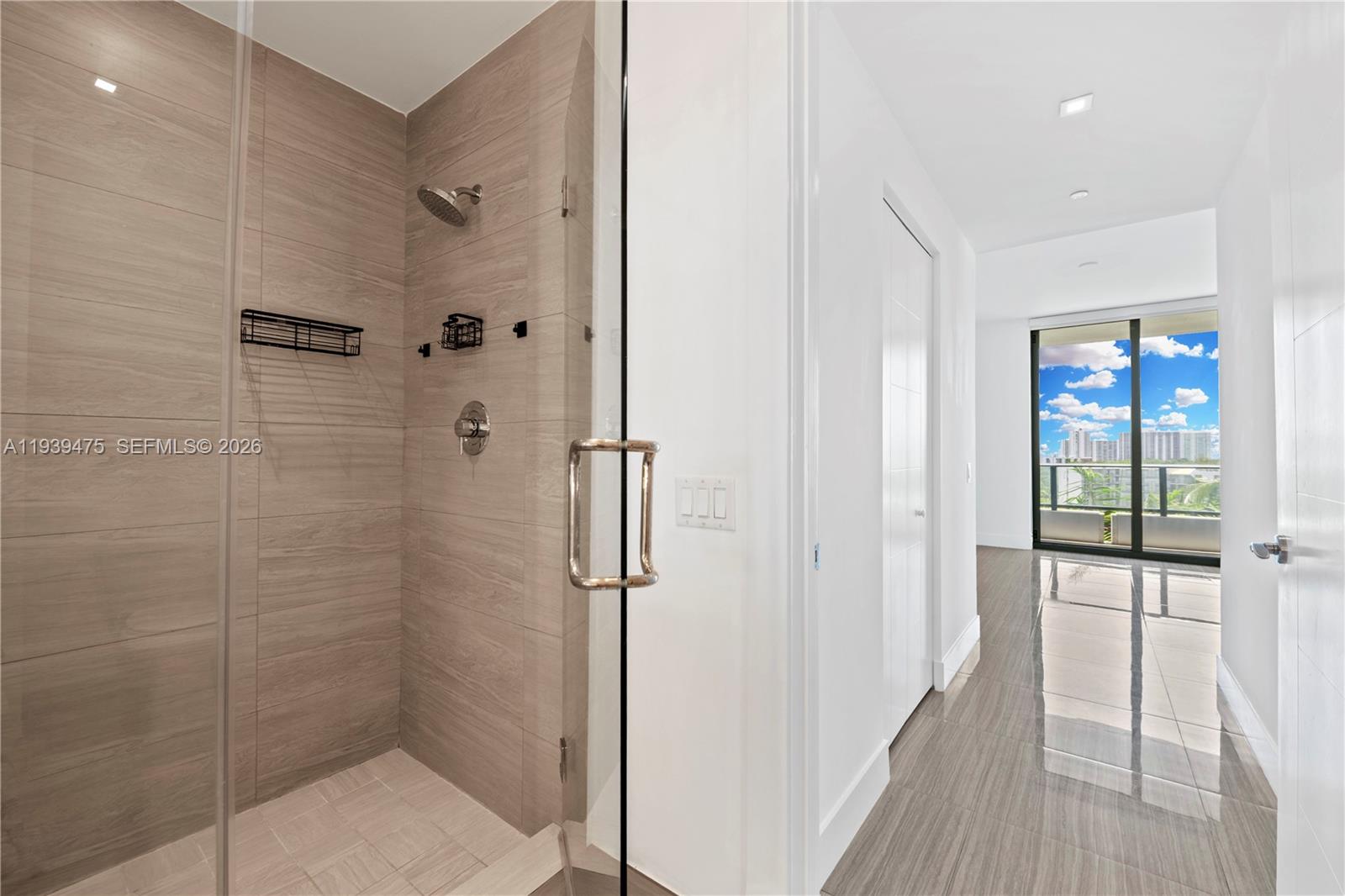 2960 NE 207th St #817, Aventura FL 33180
