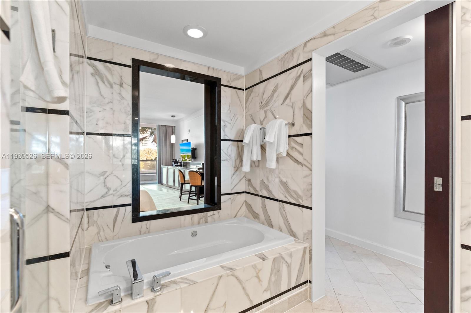 4391 Collins Ave #303, Miami Beach FL 33140