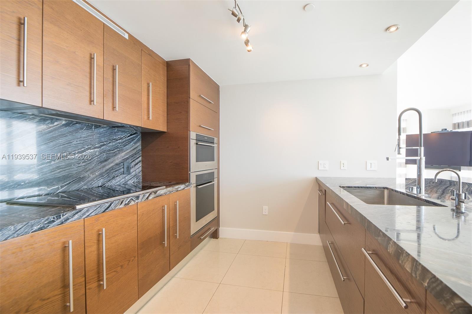 465 Brickell Ave #4301, Miami FL 33131