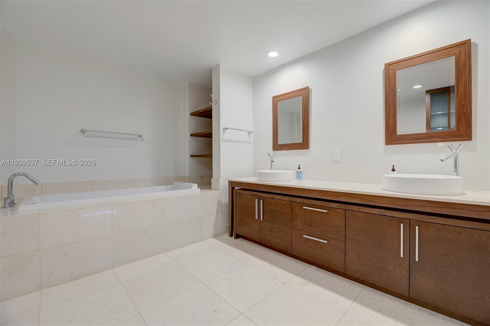465 Brickell Ave #4301, Miami FL 33131
