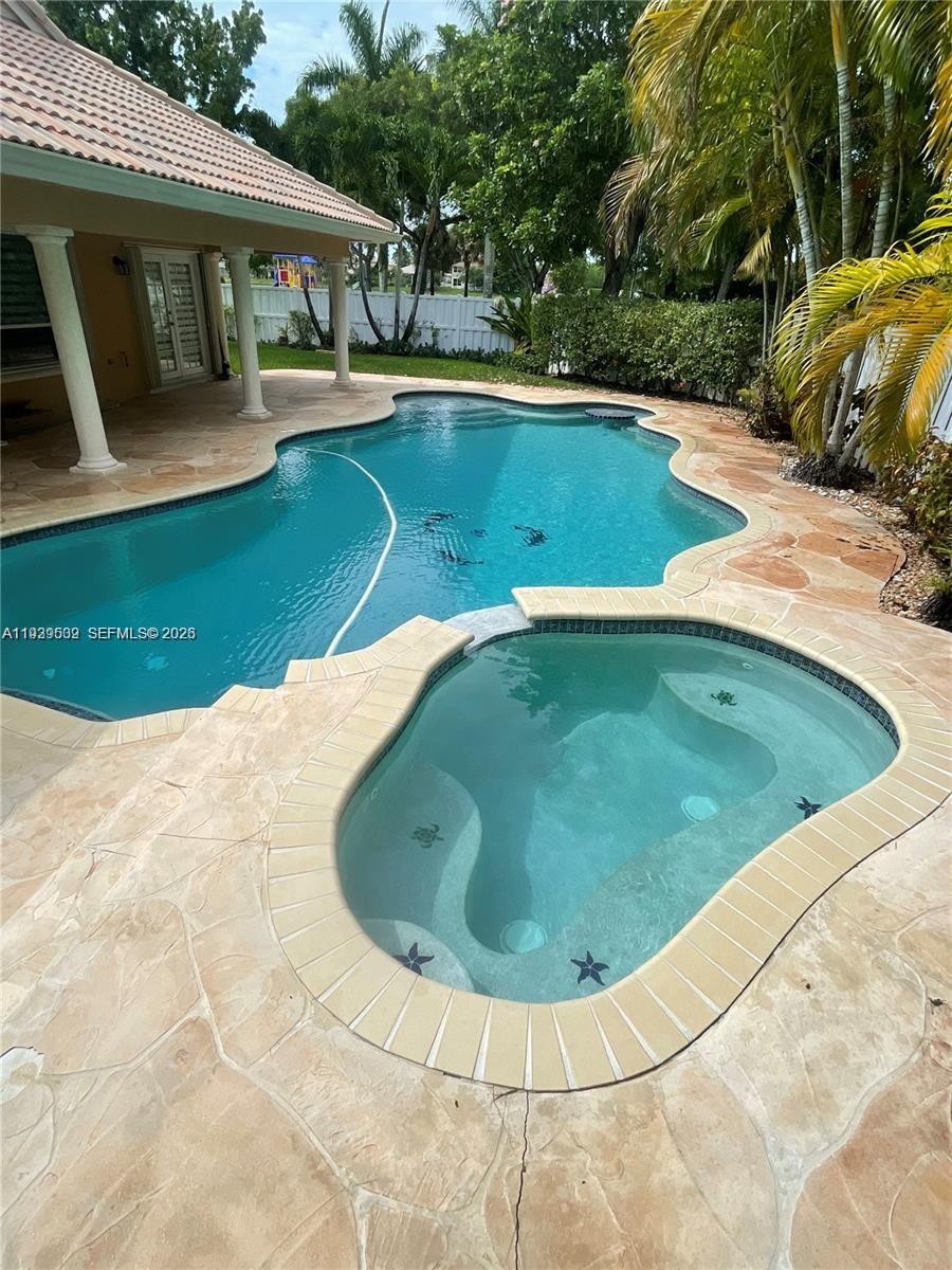 1552 NW 135th Ave, Pembroke Pines FL 33028