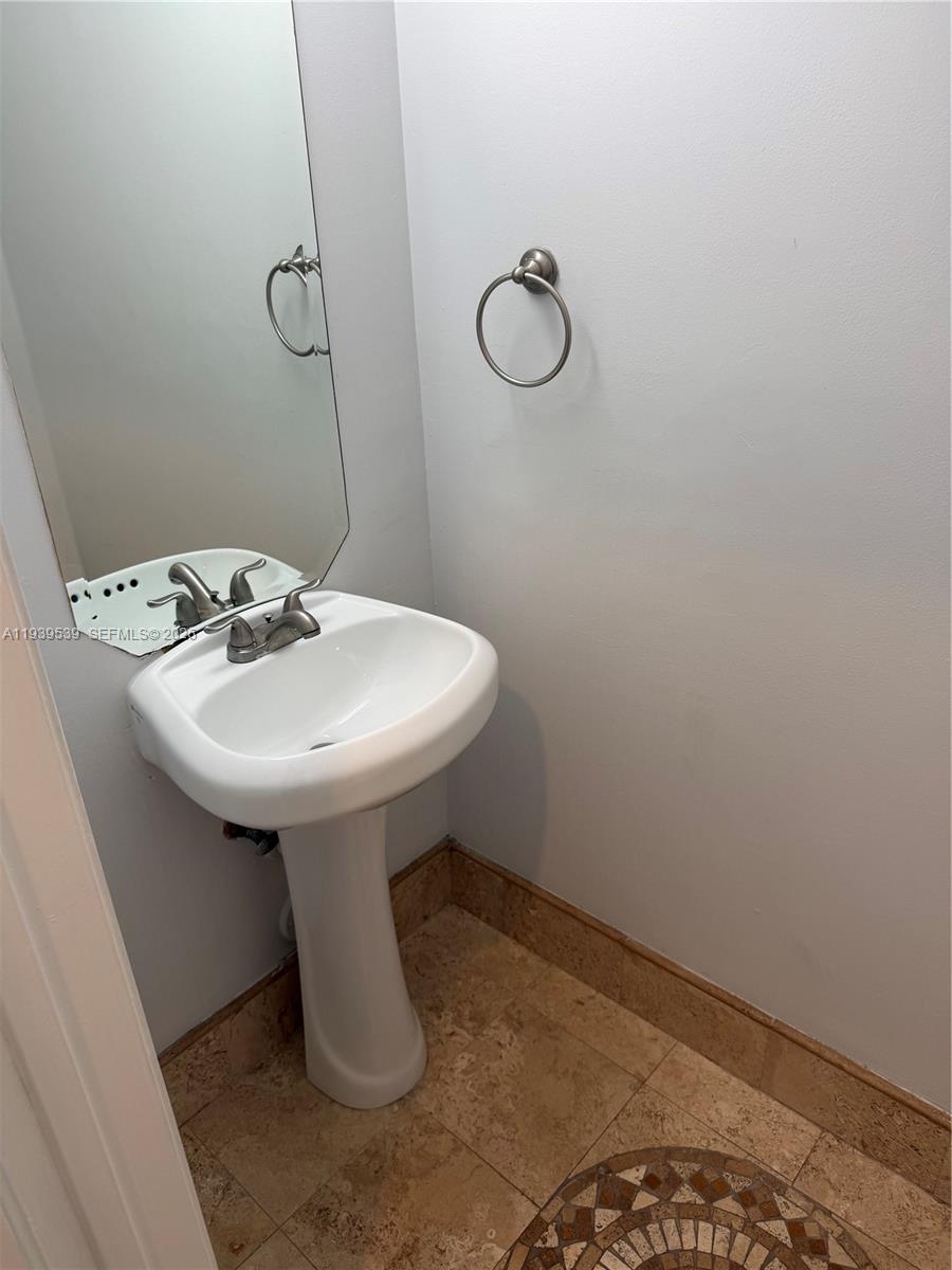 1552 NW 135th Ave, Pembroke Pines FL 33028