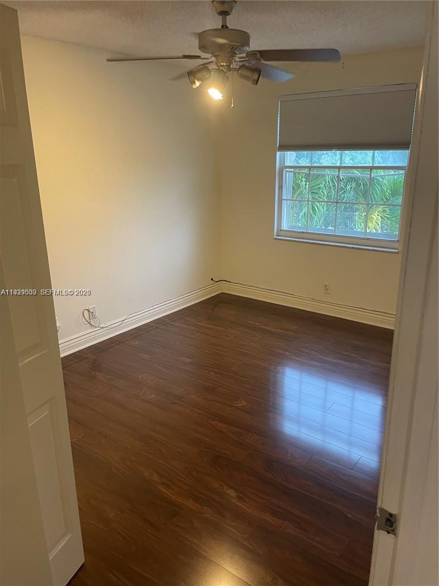 1552 NW 135th Ave, Pembroke Pines FL 33028