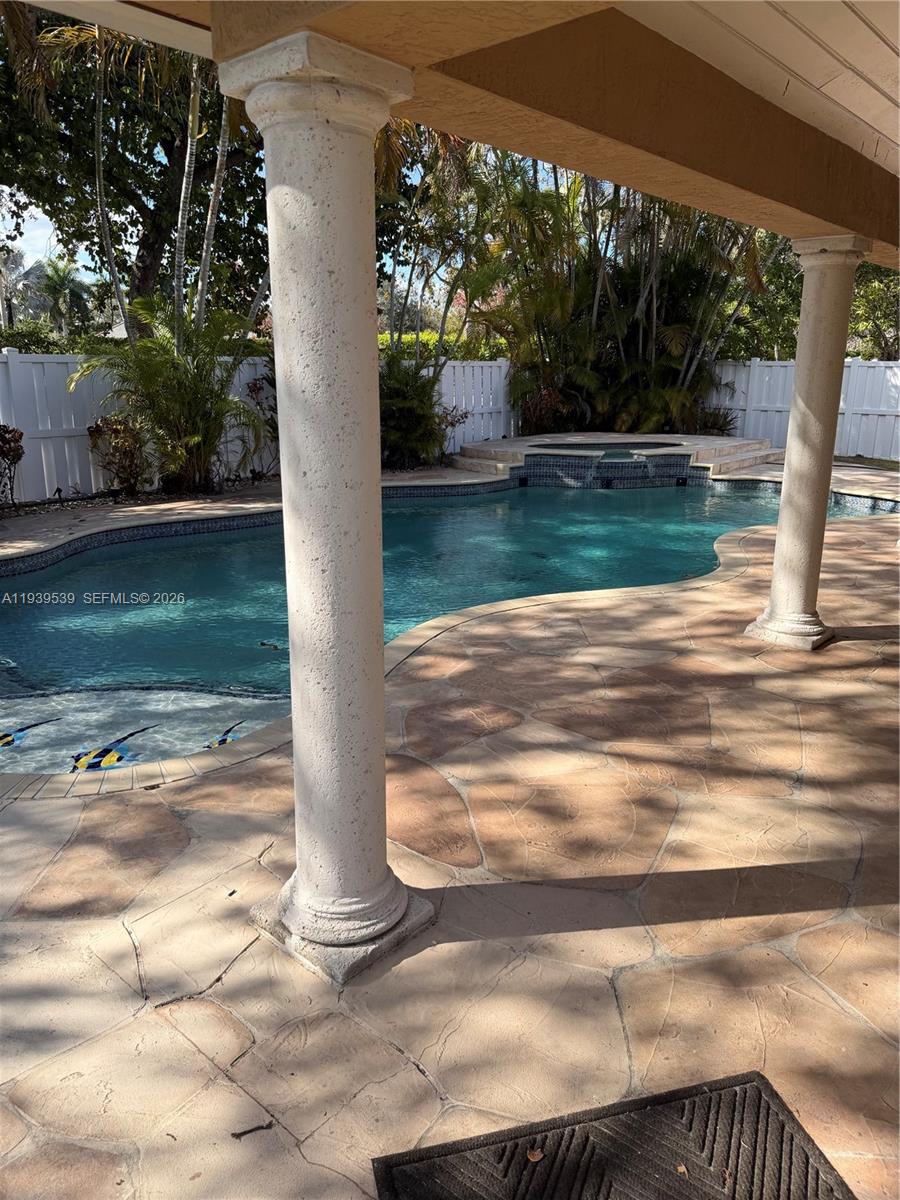 1552 NW 135th Ave, Pembroke Pines FL 33028