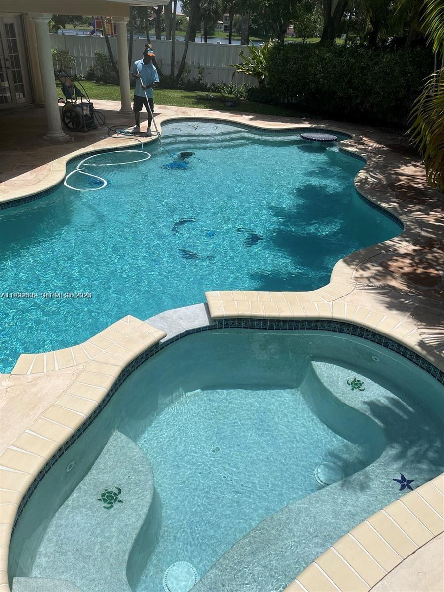 1552 NW 135th Ave, Pembroke Pines FL 33028