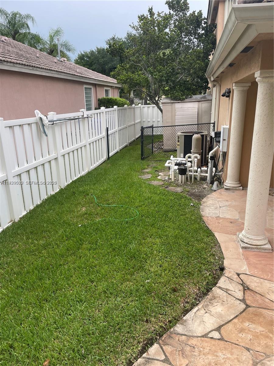 1552 NW 135th Ave, Pembroke Pines FL 33028