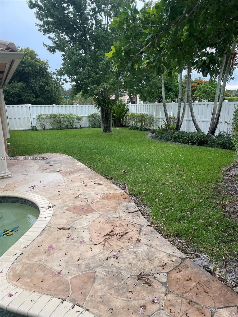 1552 NW 135th Ave, Pembroke Pines FL 33028