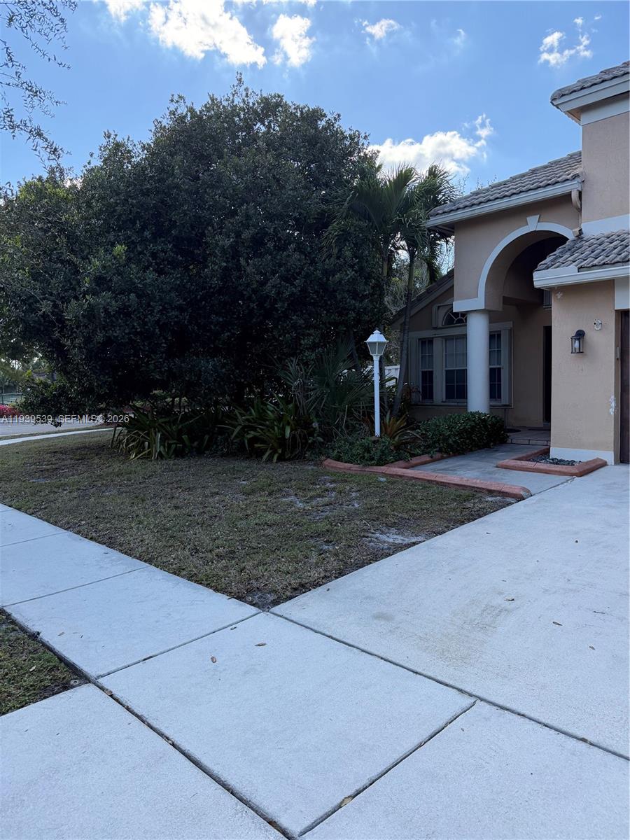 1552 NW 135th Ave, Pembroke Pines FL 33028