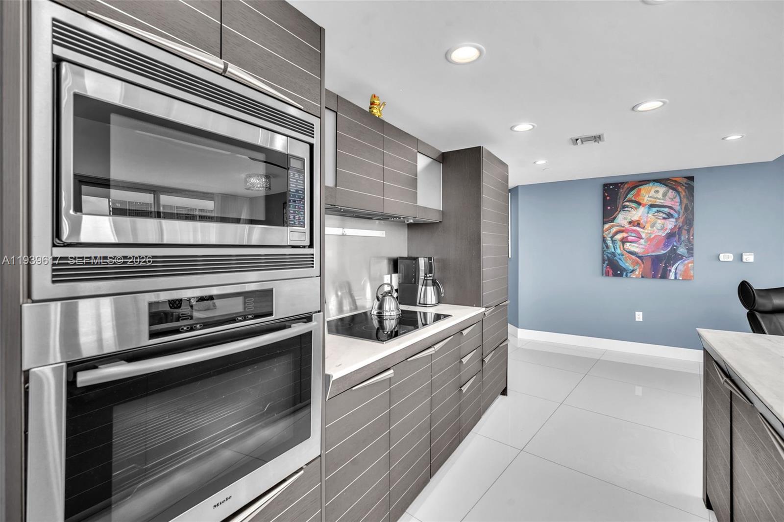 200 Biscayne Boulevard Way #4202, Miami FL 33131