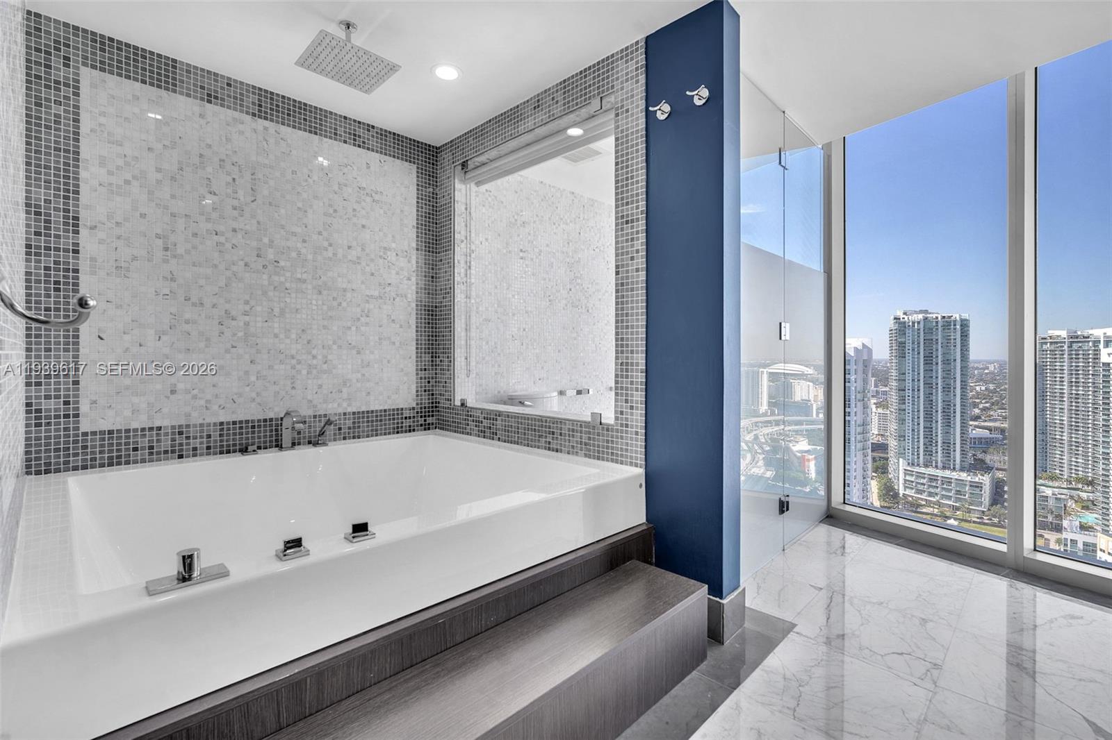 200 Biscayne Boulevard Way #4202, Miami FL 33131
