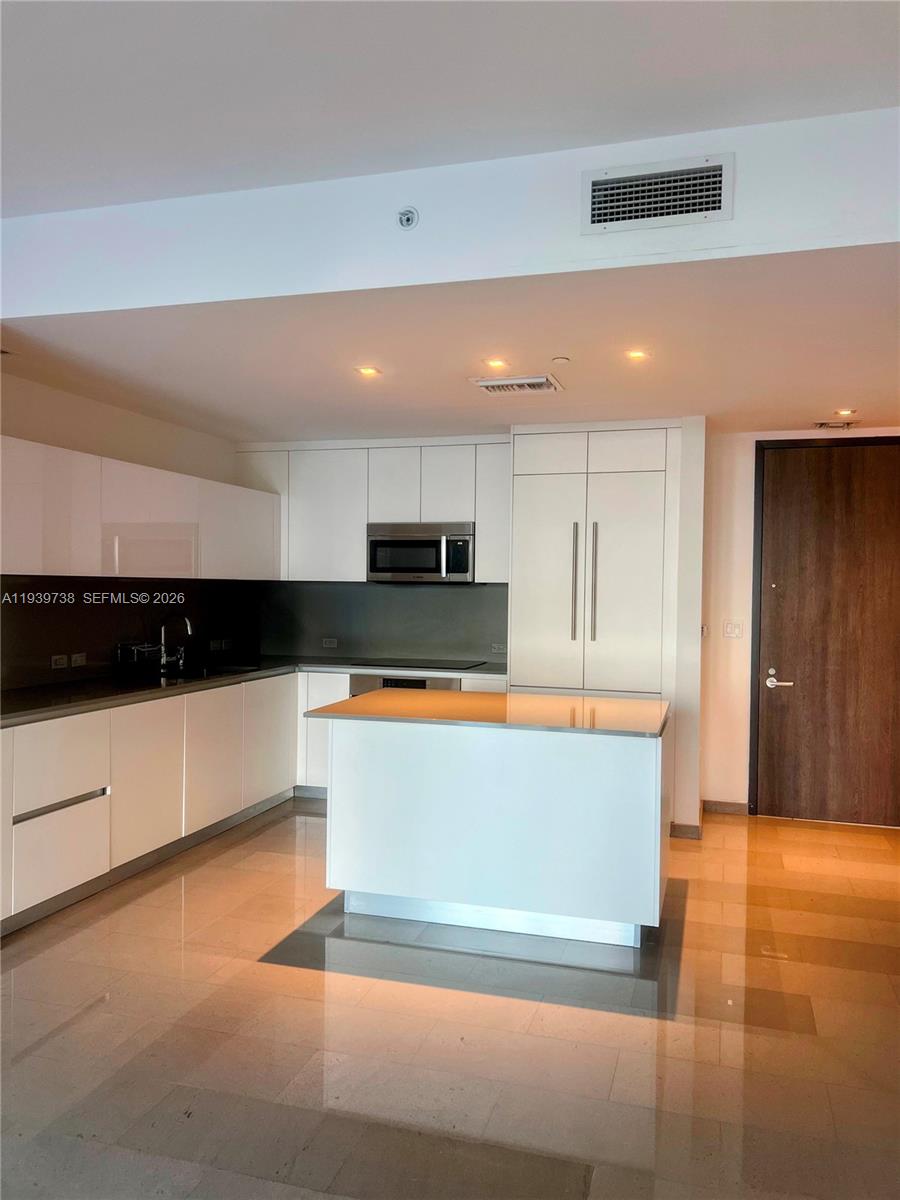 88 SW 7th St #1205, Miami FL 33130