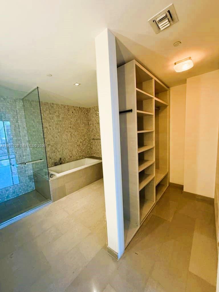88 SW 7th St #1205, Miami FL 33130