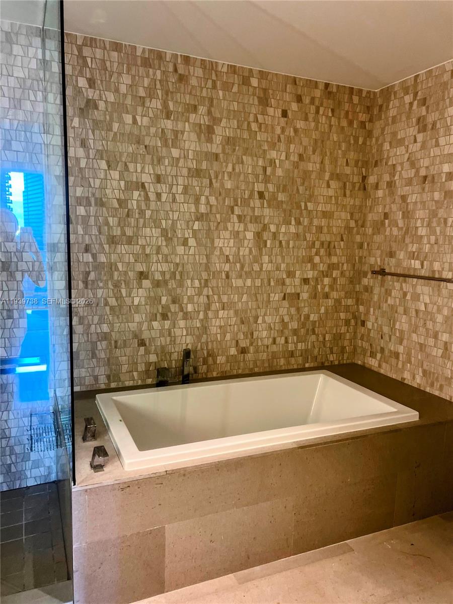 88 SW 7th St #1205, Miami FL 33130