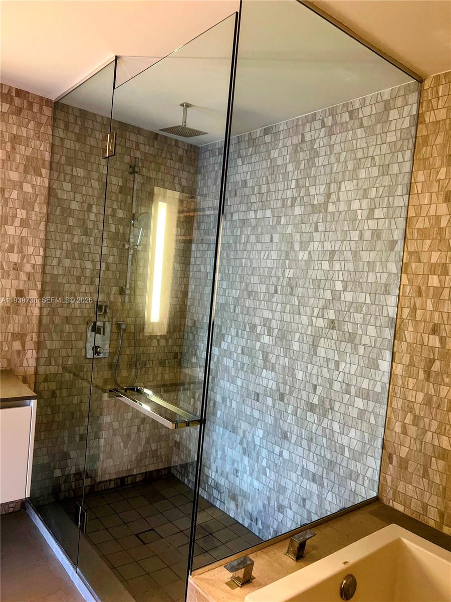 88 SW 7th St #1205, Miami FL 33130