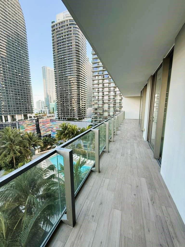 88 SW 7th St #1205, Miami FL 33130