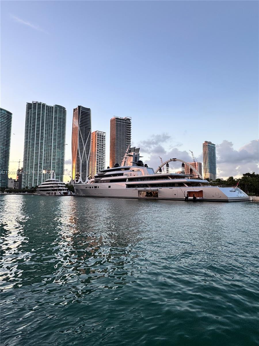 900 Biscayne Blvd #3105, Miami FL 33132