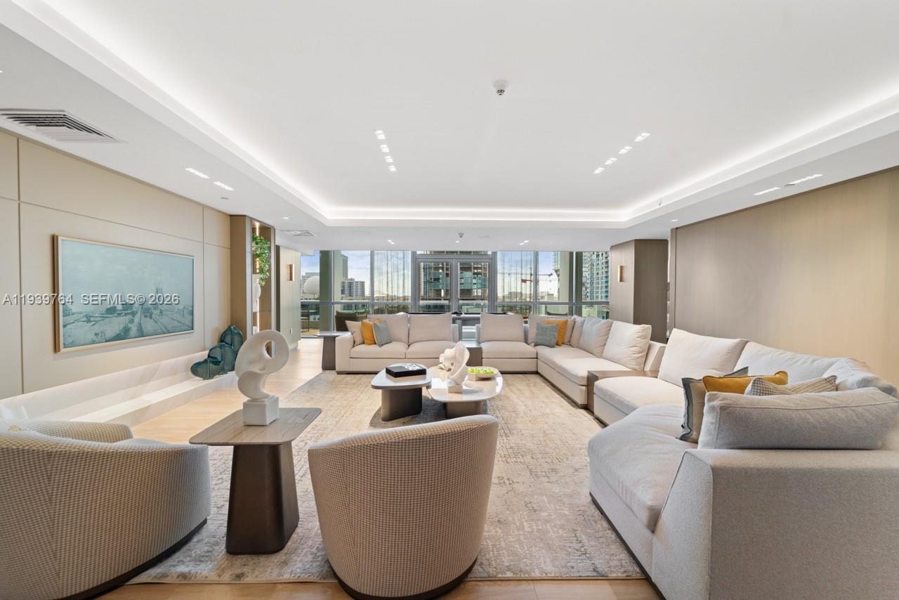 900 Biscayne Blvd #3105, Miami FL 33132
