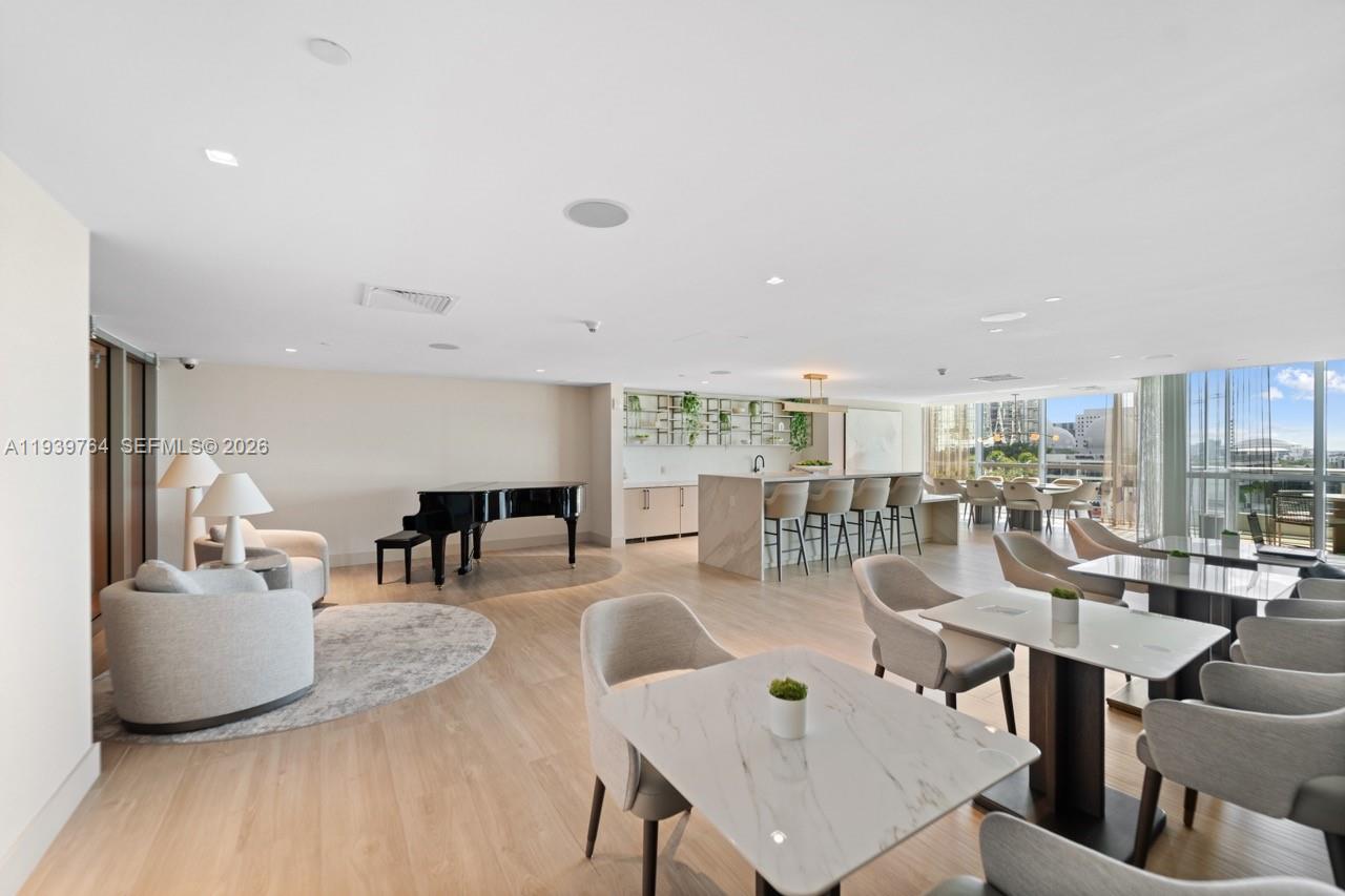 900 Biscayne Blvd #3105, Miami FL 33132