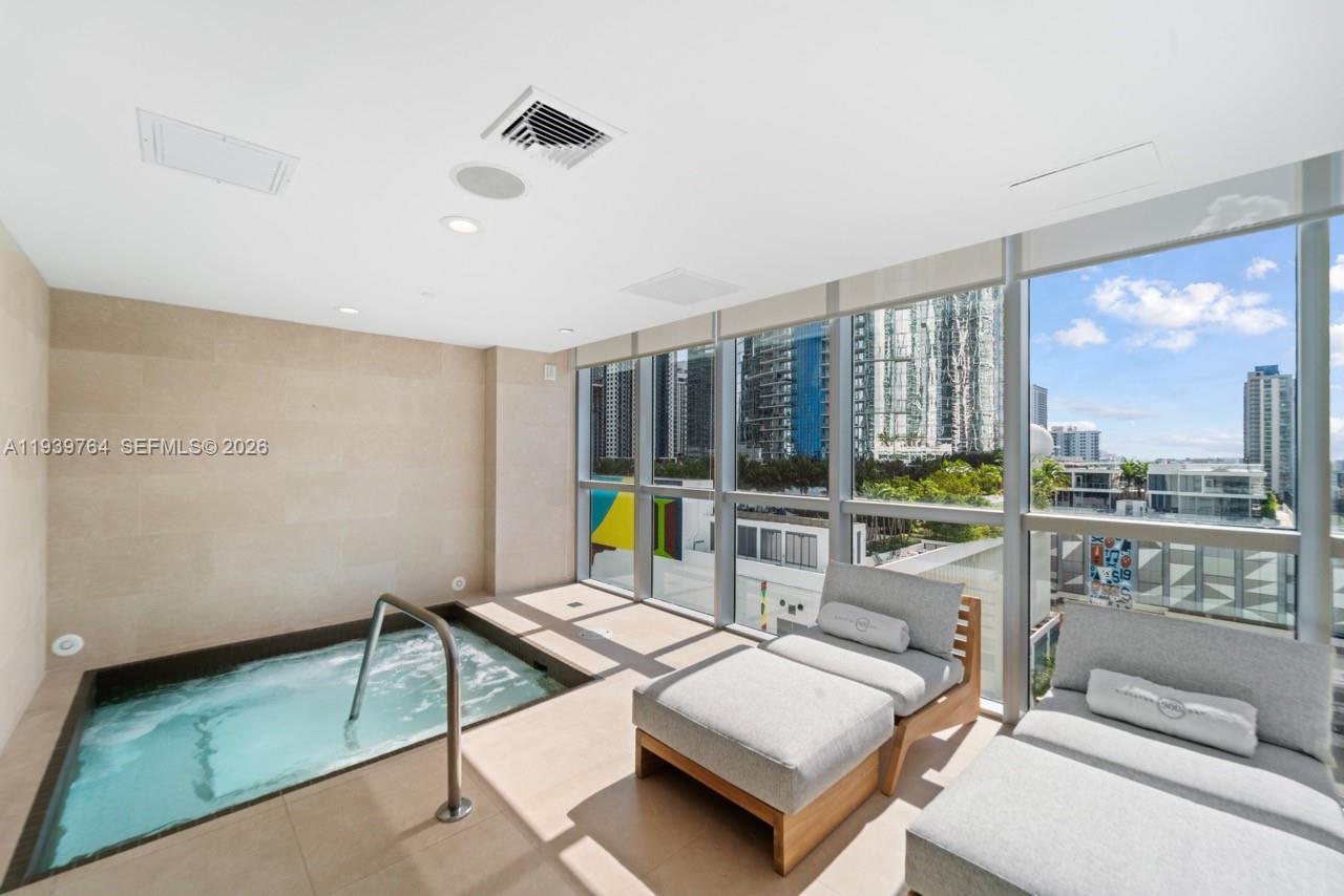 900 Biscayne Blvd #3105, Miami FL 33132