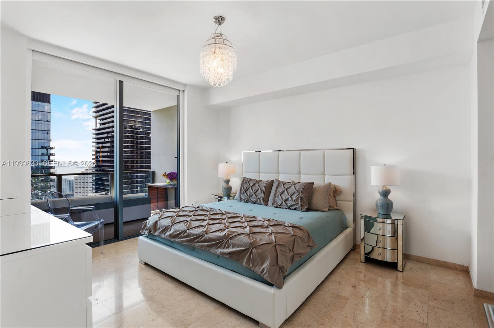 88 SW 7th St #3405, Miami FL 33130