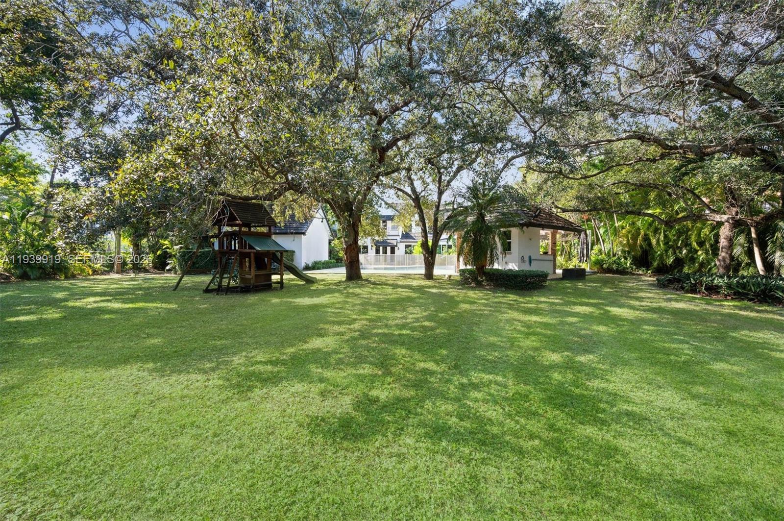10001 SW 60th Ct, Pinecrest FL 33156