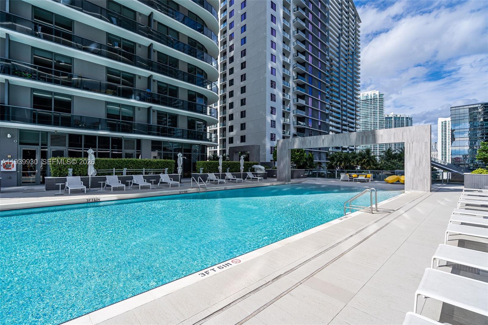 55 SW 9th St #1109, Miami FL 33130