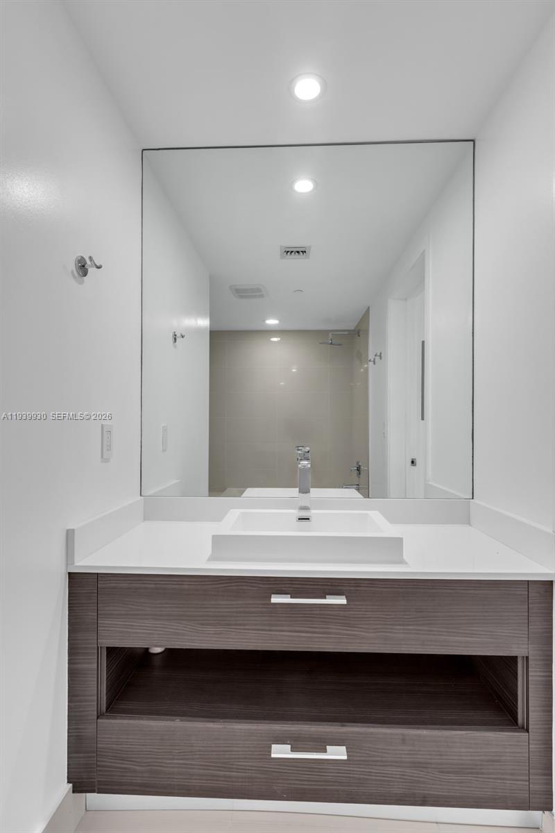 55 SW 9th St #1109, Miami FL 33130
