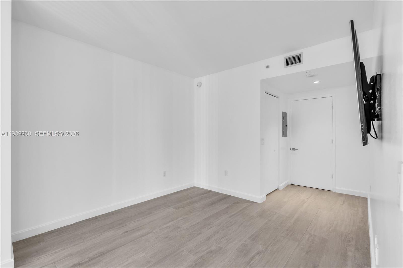 55 SW 9th St #1109, Miami FL 33130