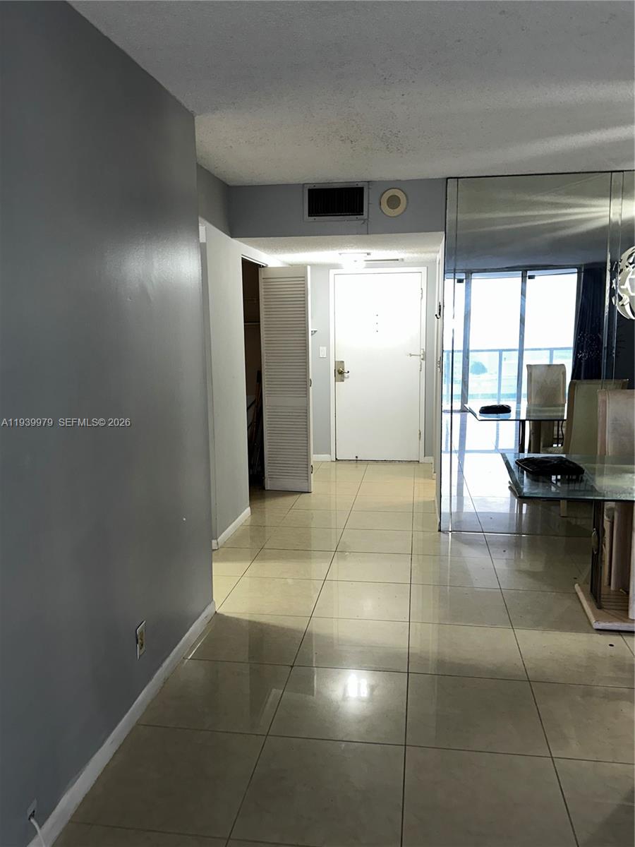 Hollywood FL 33019 - A11939979