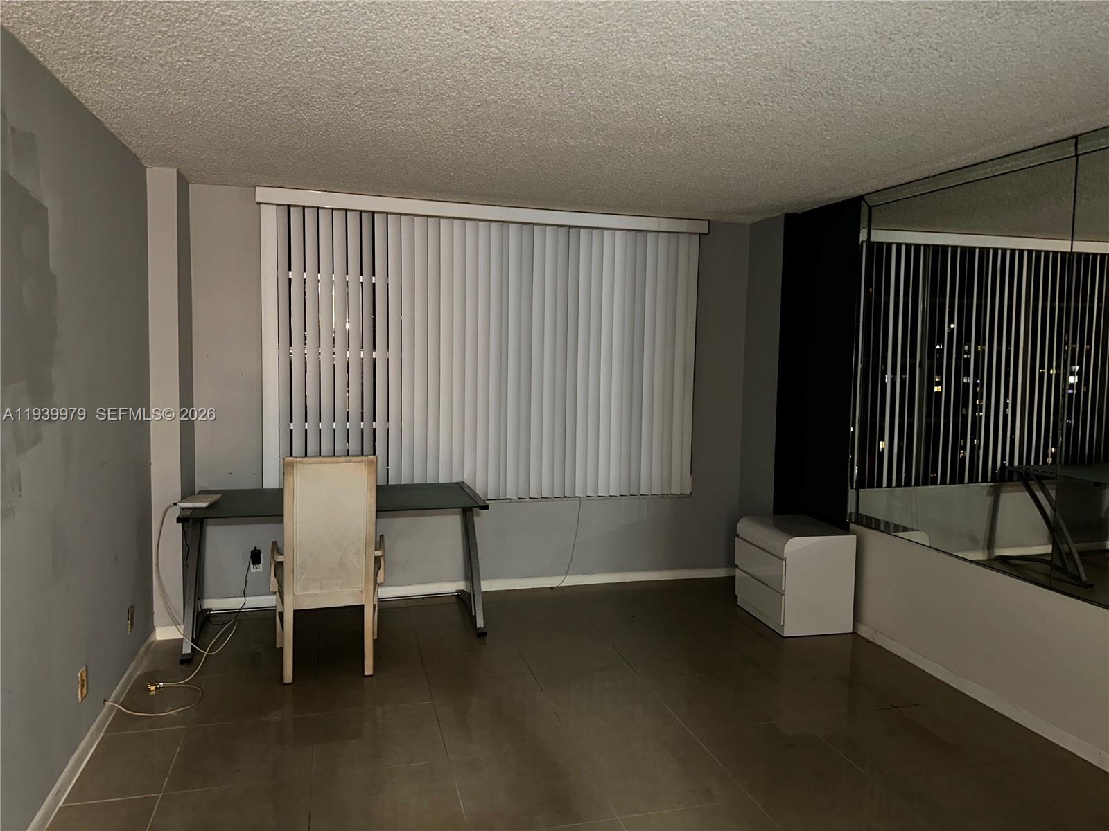 Hollywood FL 33019 - A11939979