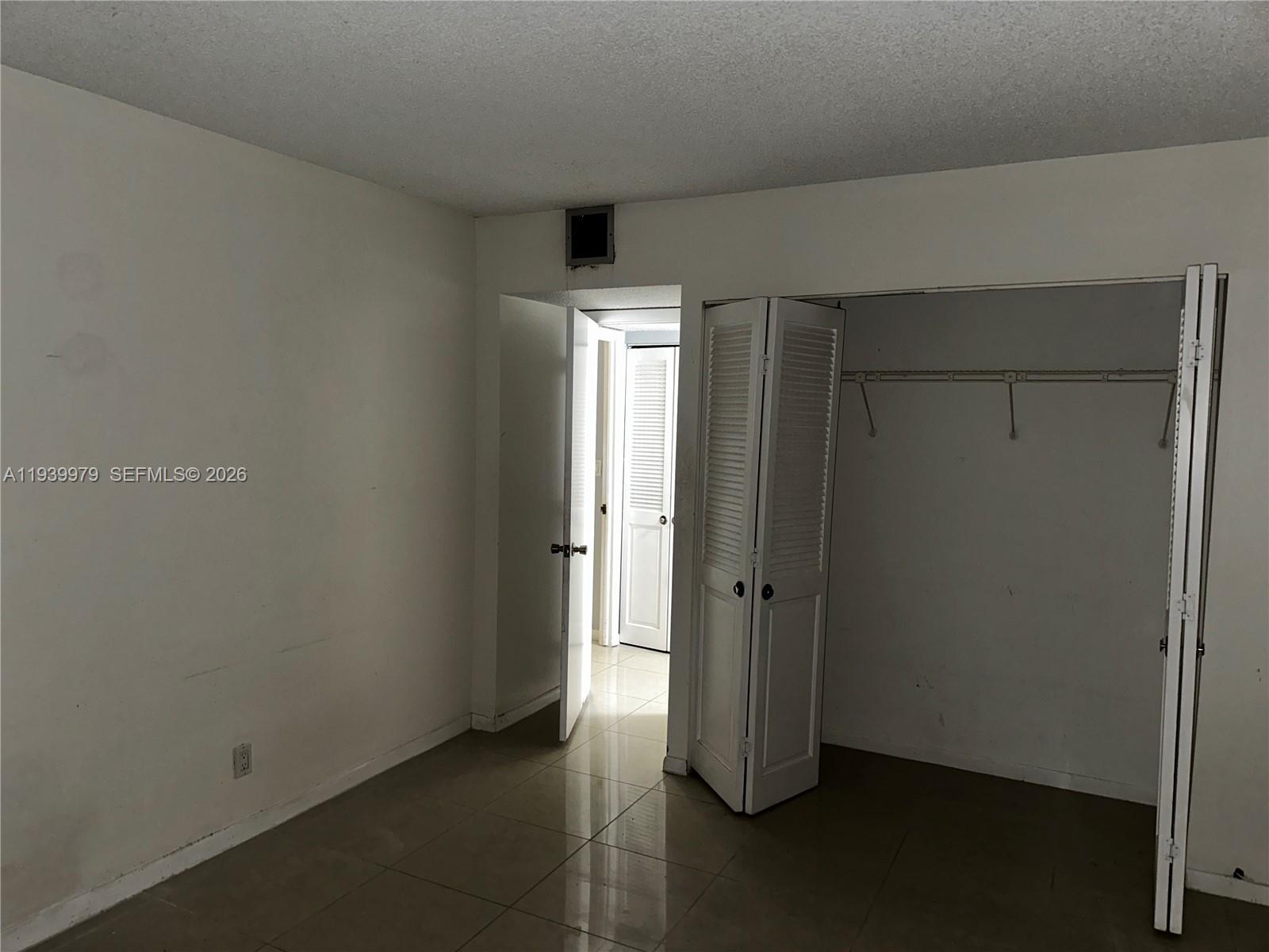 Hollywood FL 33019 - A11939979