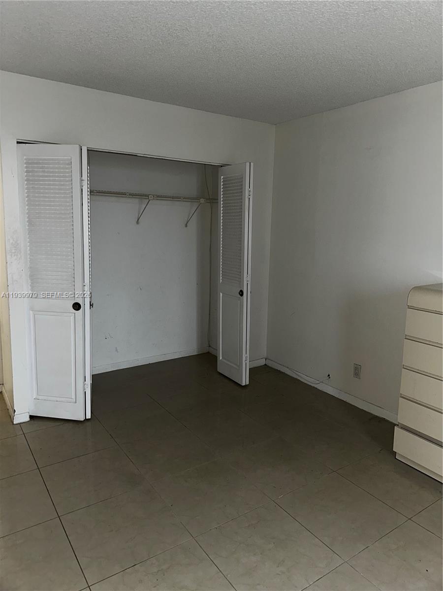 Hollywood FL 33019 - A11939979