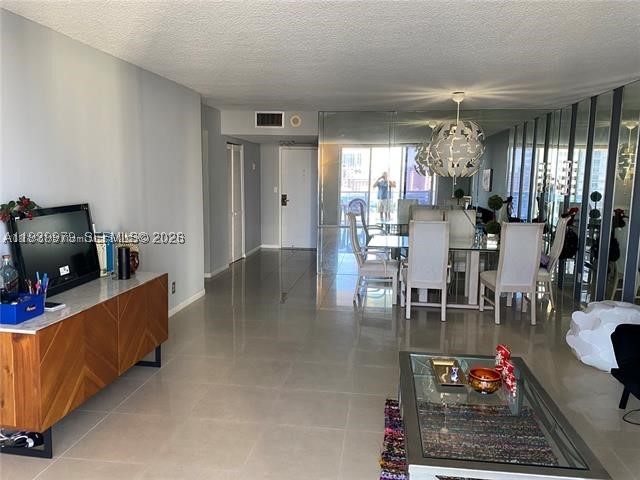 Hollywood FL 33019 - A11939979