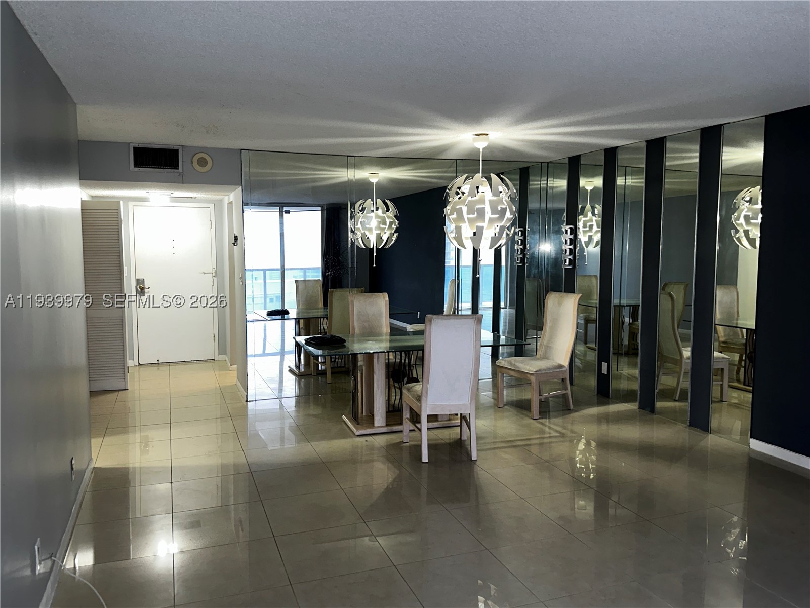 Hollywood FL 33019 - A11939979