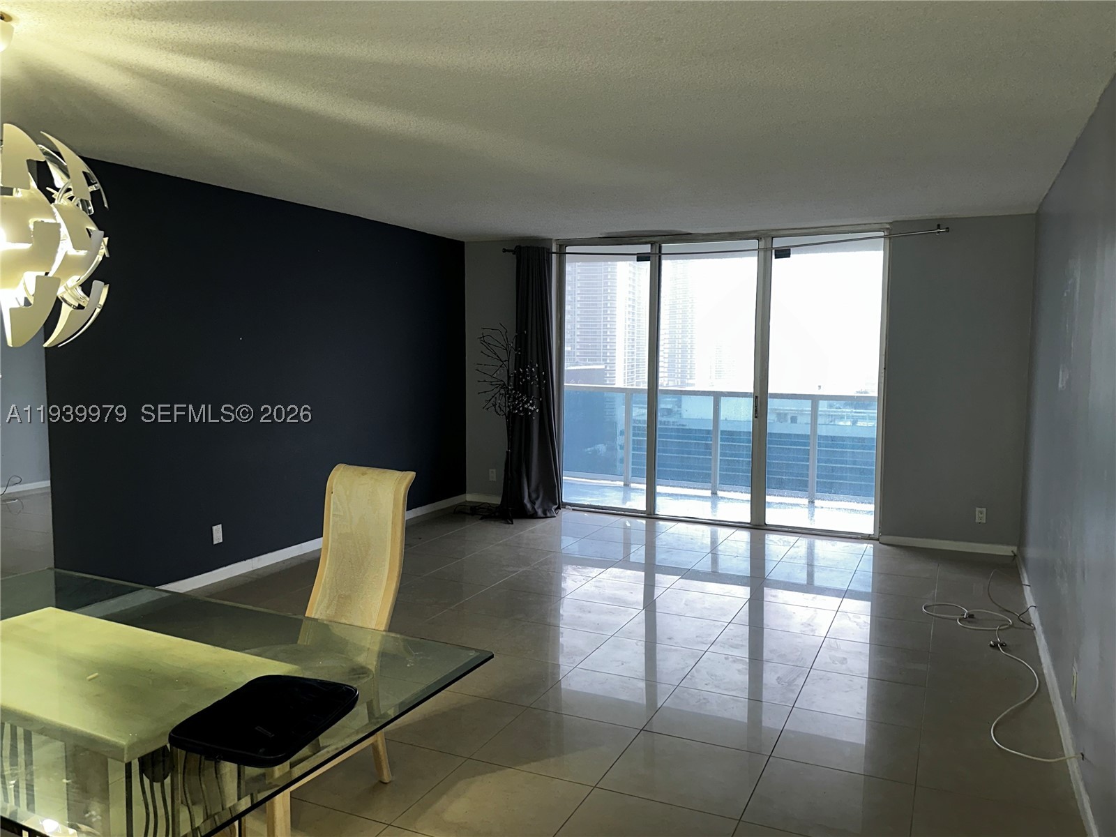Hollywood FL 33019 - A11939979