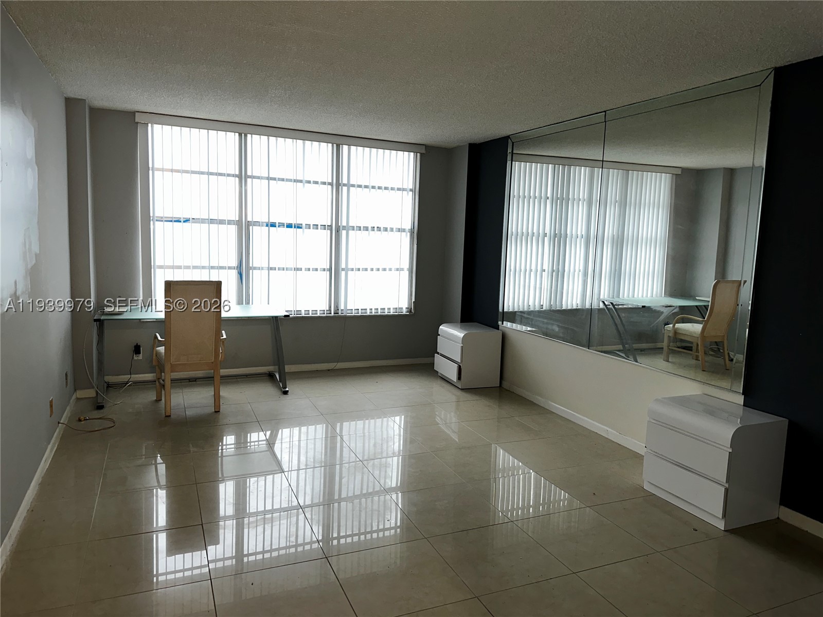 Hollywood FL 33019 - A11939979