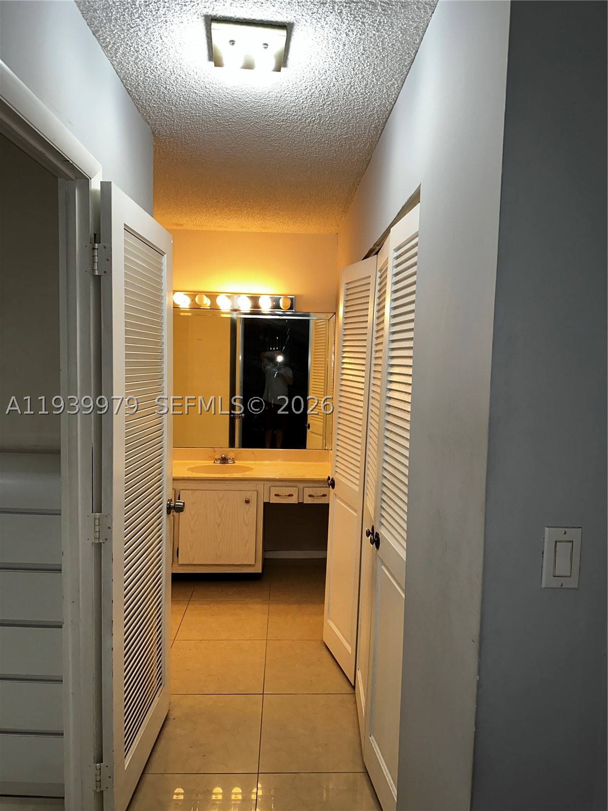Hollywood FL 33019 - A11939979