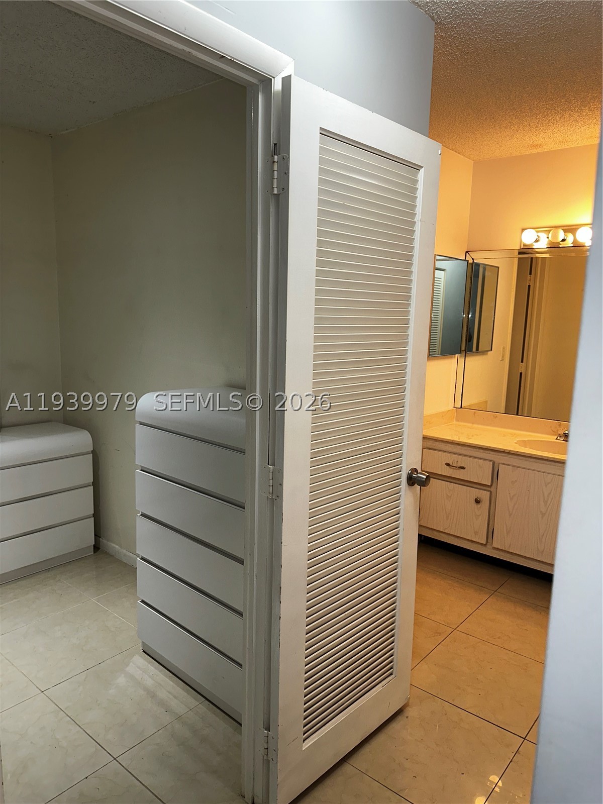Hollywood FL 33019 - A11939979