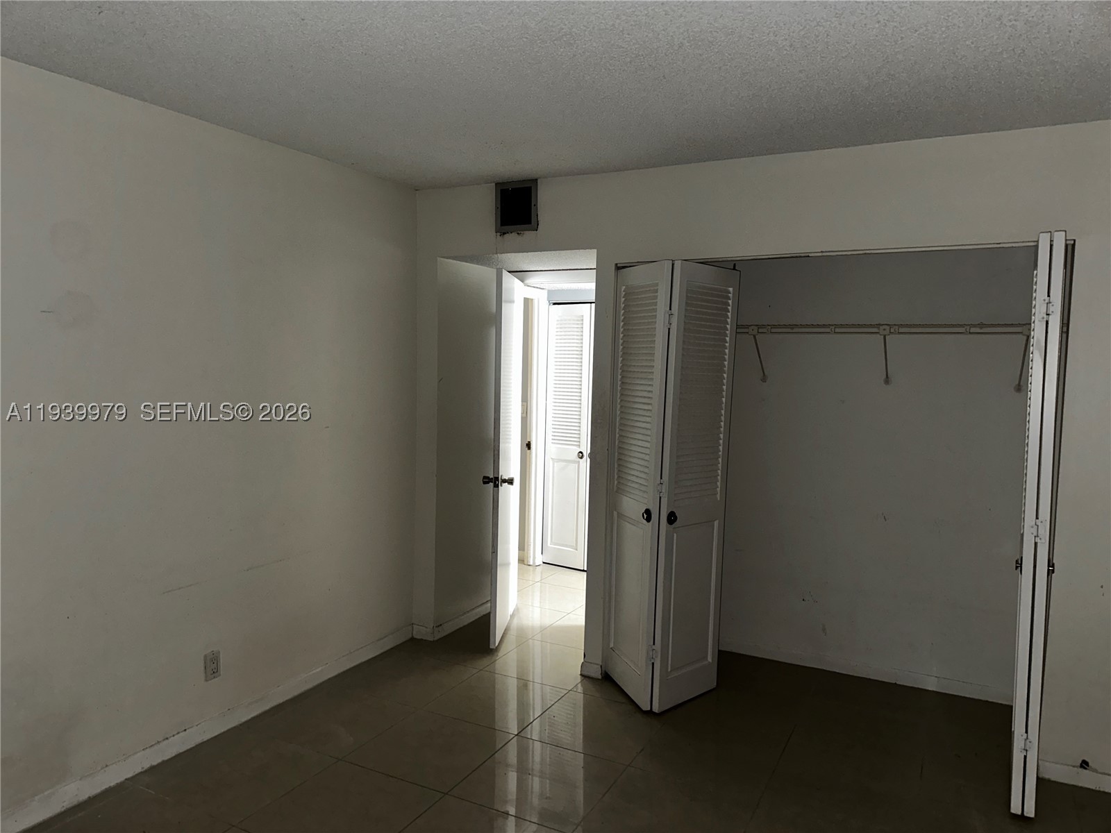 Hollywood FL 33019 - A11939979