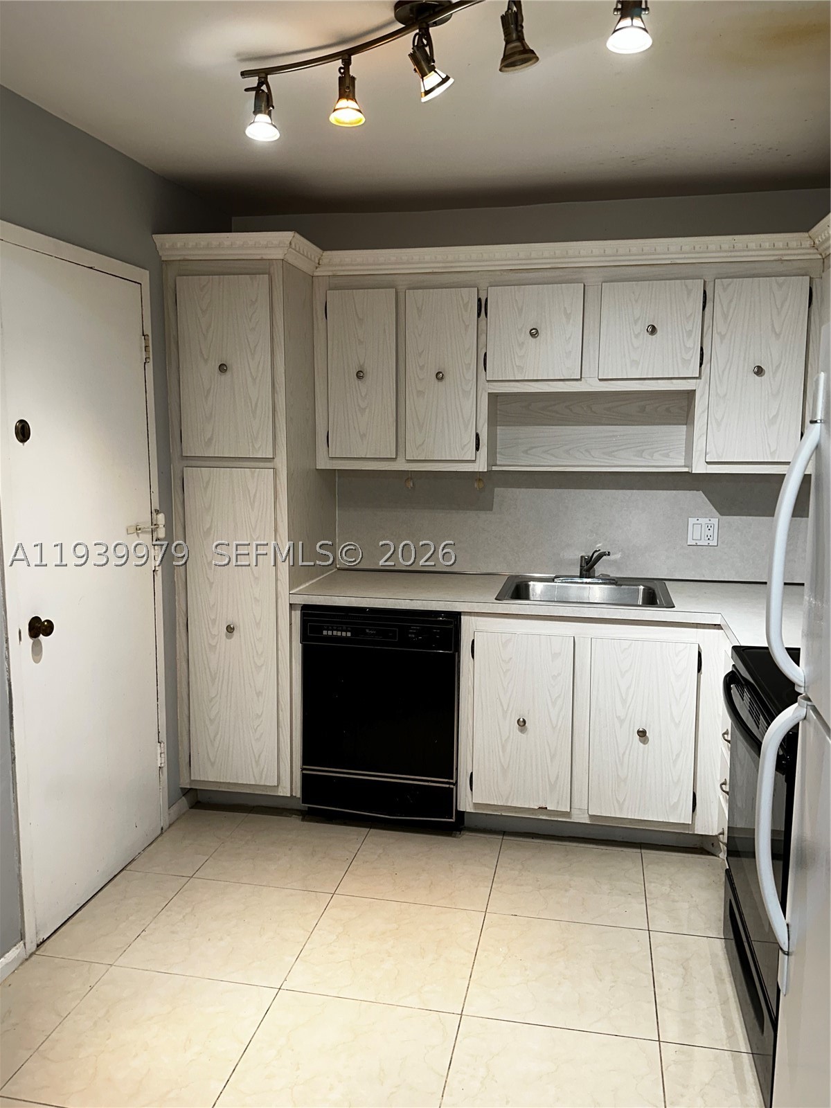 Hollywood FL 33019 - A11939979