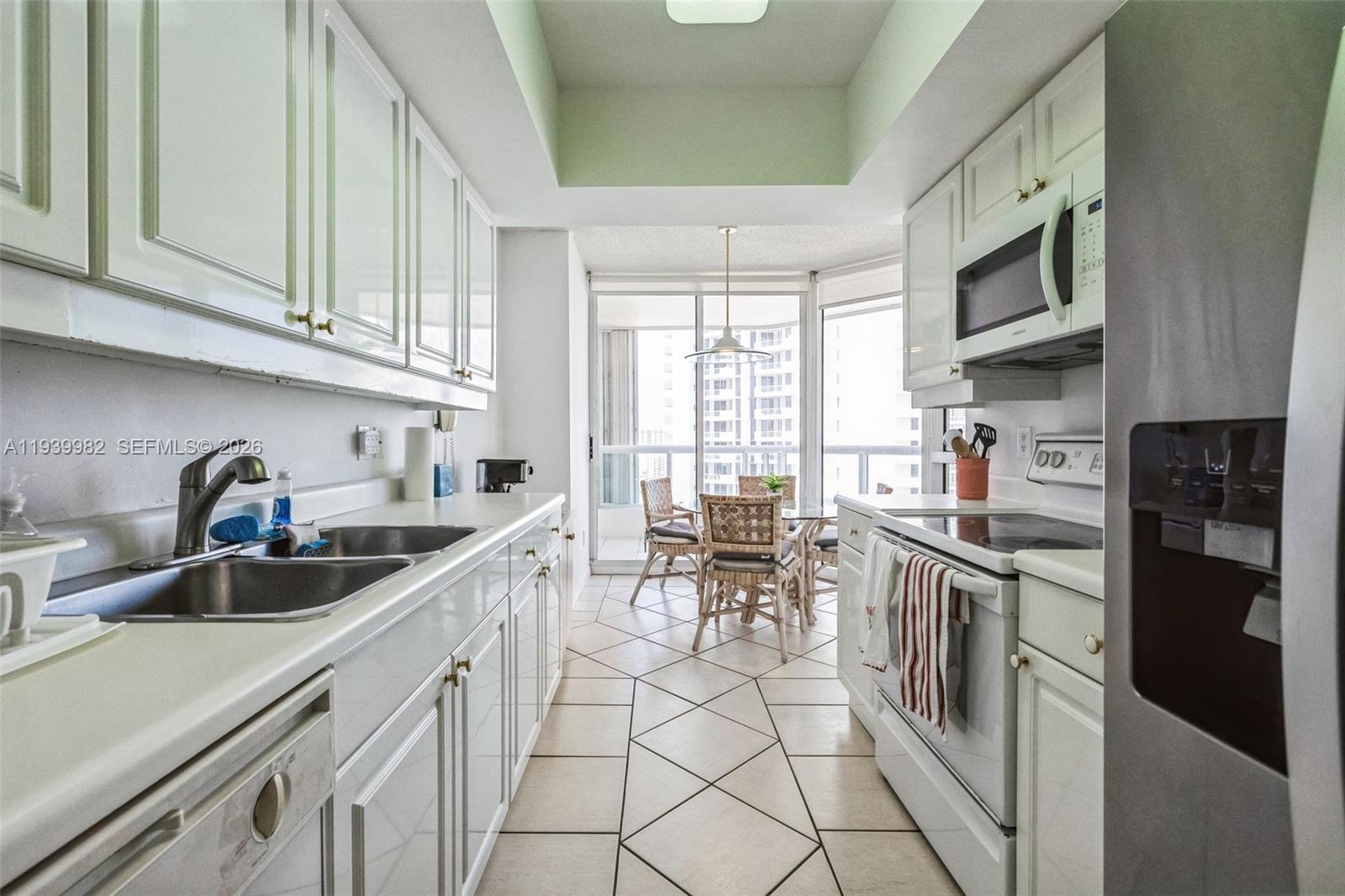 21205 YACHT CLUB DR #1802, Aventura FL 33180