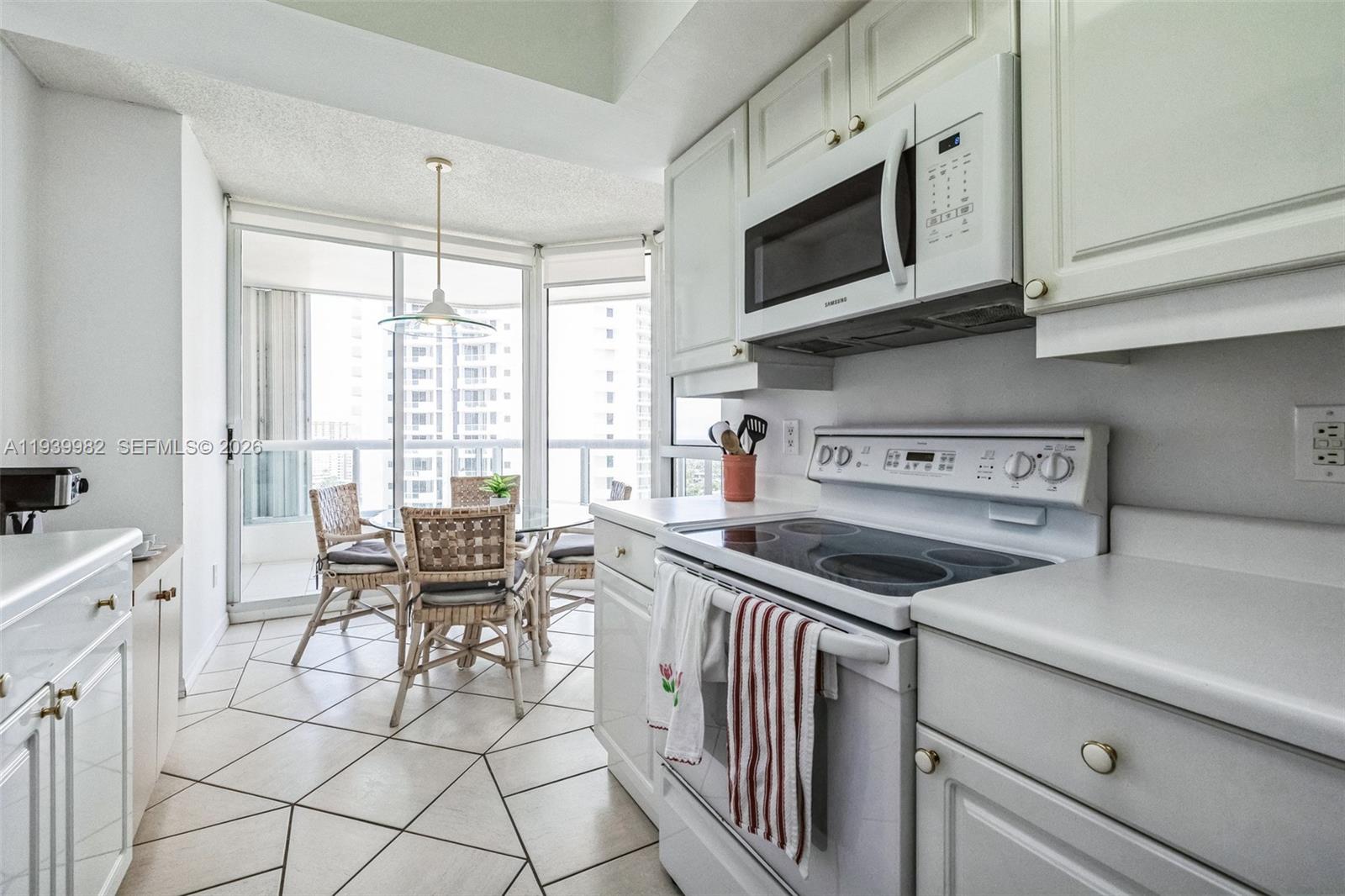 21205 YACHT CLUB DR #1802, Aventura FL 33180
