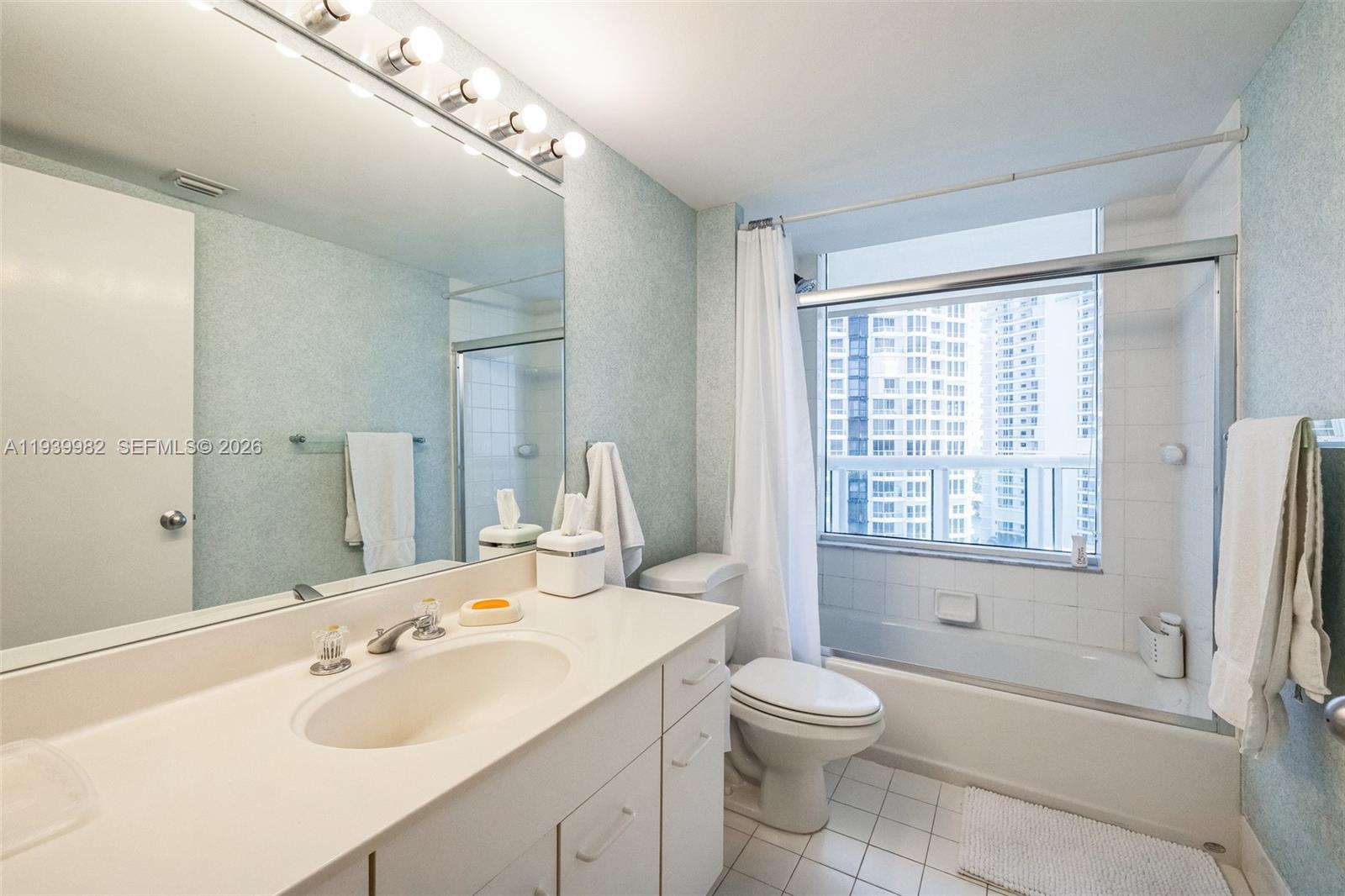 21205 YACHT CLUB DR #1802, Aventura FL 33180