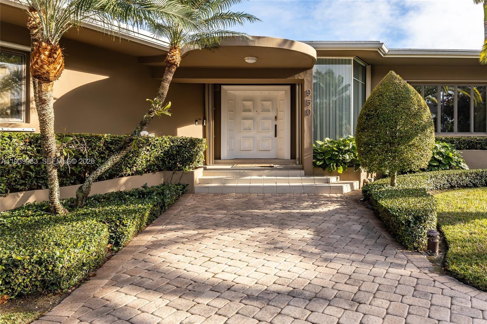 950 S Southlake Dr #950, Hollywood FL 33019