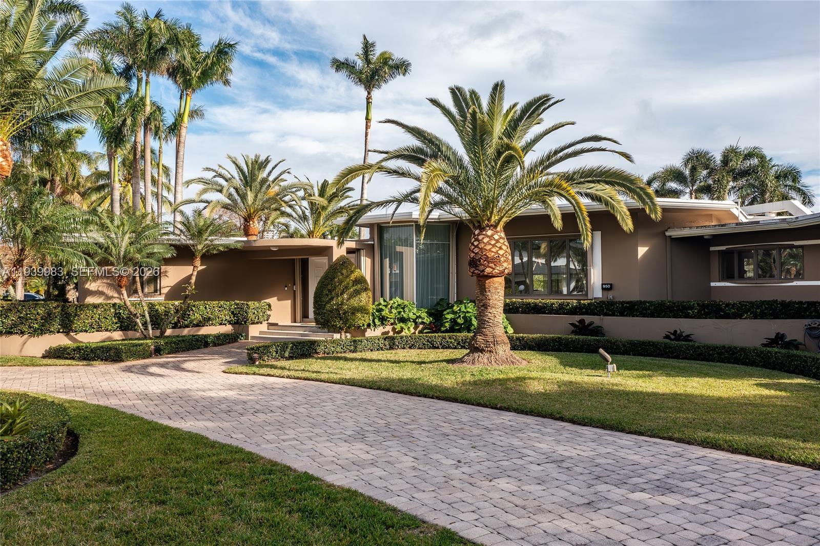 950 S Southlake Dr #950, Hollywood FL 33019