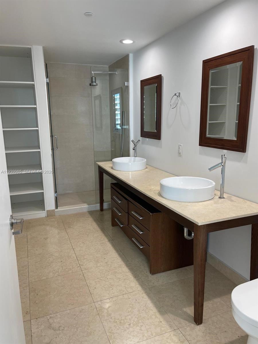 475 Brickell Ave #2014, Miami FL 33131