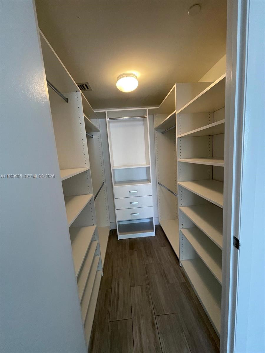475 Brickell Ave #2014, Miami FL 33131